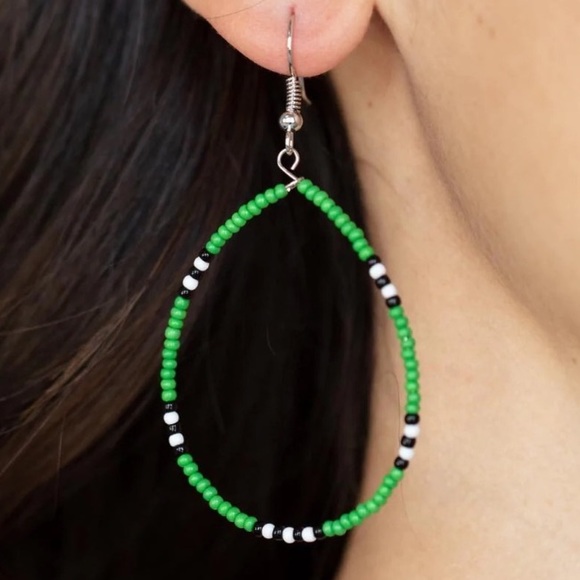 paparazzi Jewelry - 🎁 🆓w/ Bundle:🆕NIP:Paparazzi earrings: Keep Up The Good BEADWORK